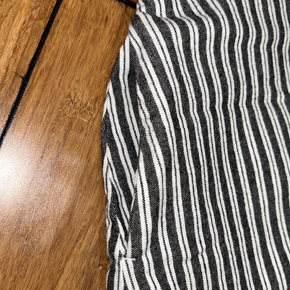 Hollister Grey and White Striped High Waitsed Skirt - Picture 10 of 11